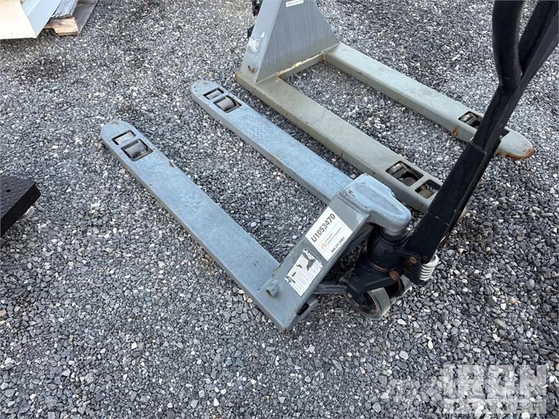  Quantity of (2)  Uline 11000 lb Pallet Jack Transpalette manuel