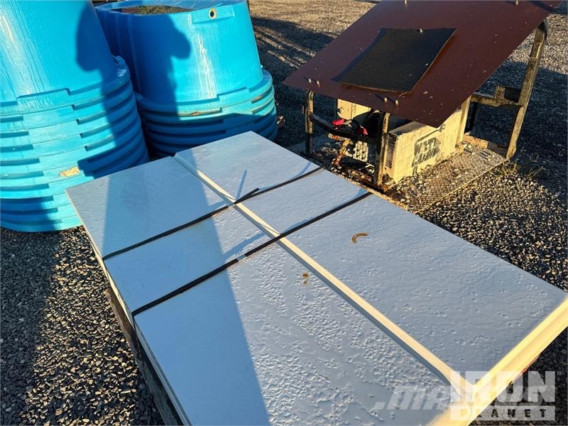 Quantity of (2) Weather Guard Tool Box 其他