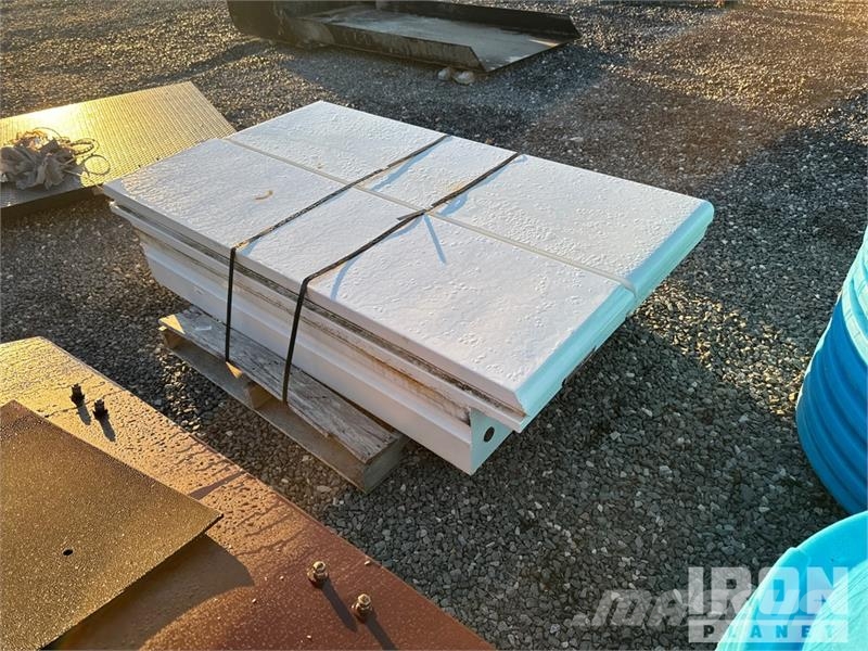  Quantity of (2) Weather Guard Tool Box 其他