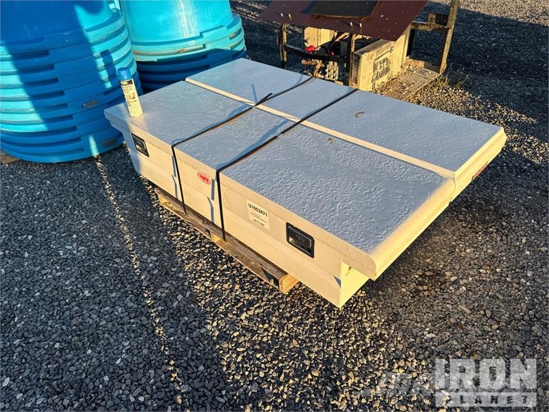  Quantity of (2) Weather Guard Tool Box 其他