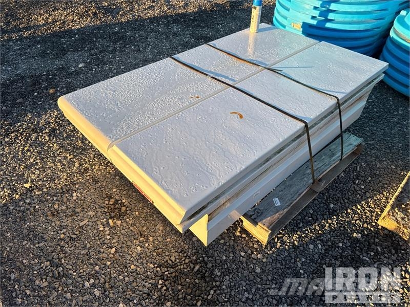  Quantity of (2) Weather Guard Tool Box 其他