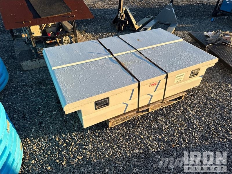 Quantity of (2) Weather Guard Tool Box 其他