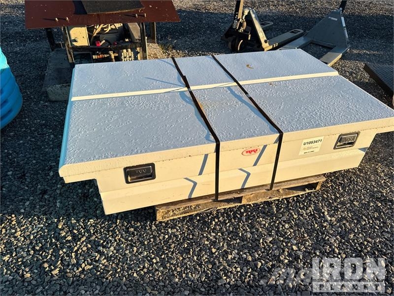  Quantity of (2) Weather Guard Tool Box 其他