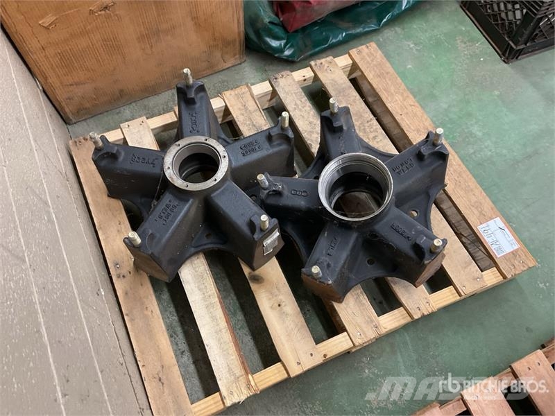  Quantity of (2) Wheel Hubs Коммерческий транспорт - Другие