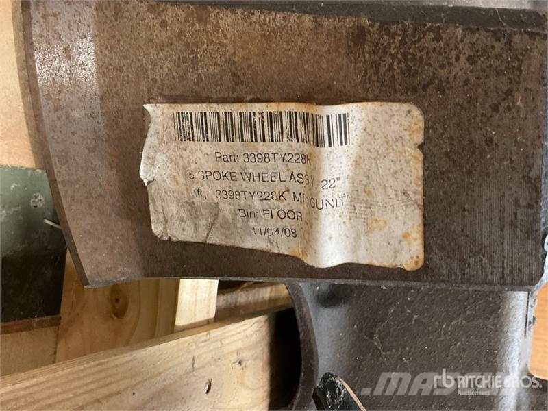  Quantity of (2) Wheel Hubs Коммерческий транспорт - Другие
