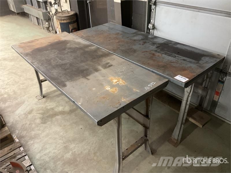  Quantity of (2) Workbench Andet tilbehør