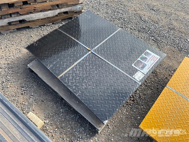 Quantity of (20) 3 ft x 4 ft Black Steel Diamond P Csörlők, emelőberendezések és anyagmozgató liftek