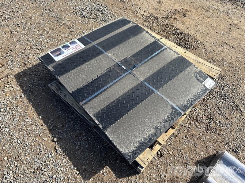 Quantity of (20) 3 ft x 4 ft Black Steel Diamond P Csörlők, emelőberendezések és anyagmozgató liftek