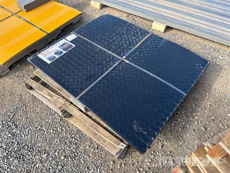 Quantity of (20) 3 ft x 4 ft Black Steel Diamond P Csörlők, emelőberendezések és anyagmozgató liftek