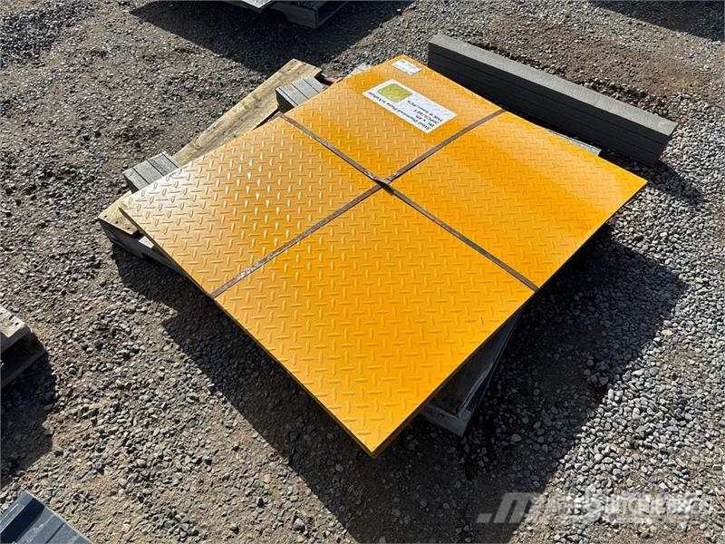 Quantity of (20) 3 ft x 4 ft Yellow Steel Diamond Csörlők, emelőberendezések és anyagmozgató liftek