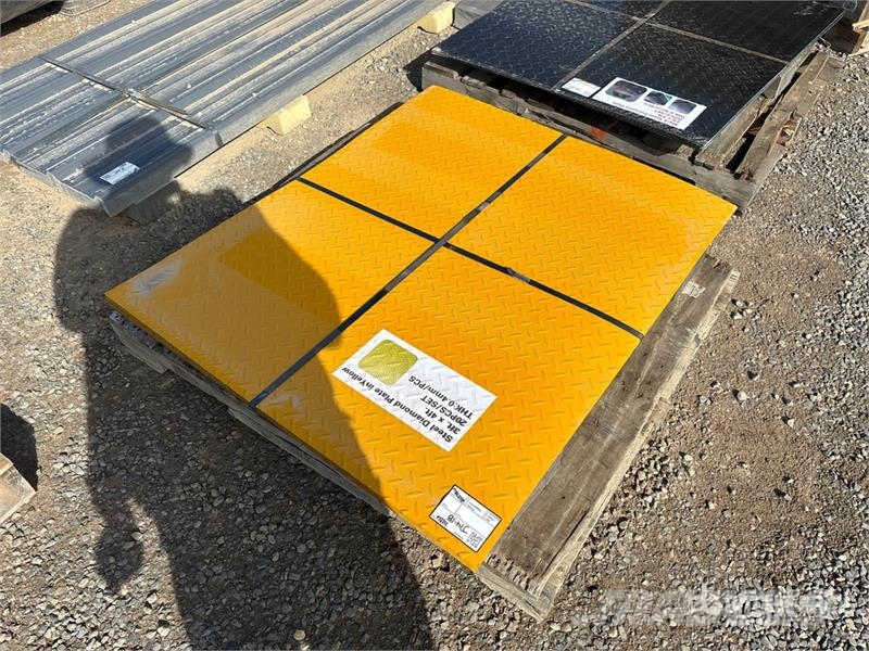 Quantity of (20) 3 ft x 4 ft Yellow Steel Diamond Csörlők, emelőberendezések és anyagmozgató liftek