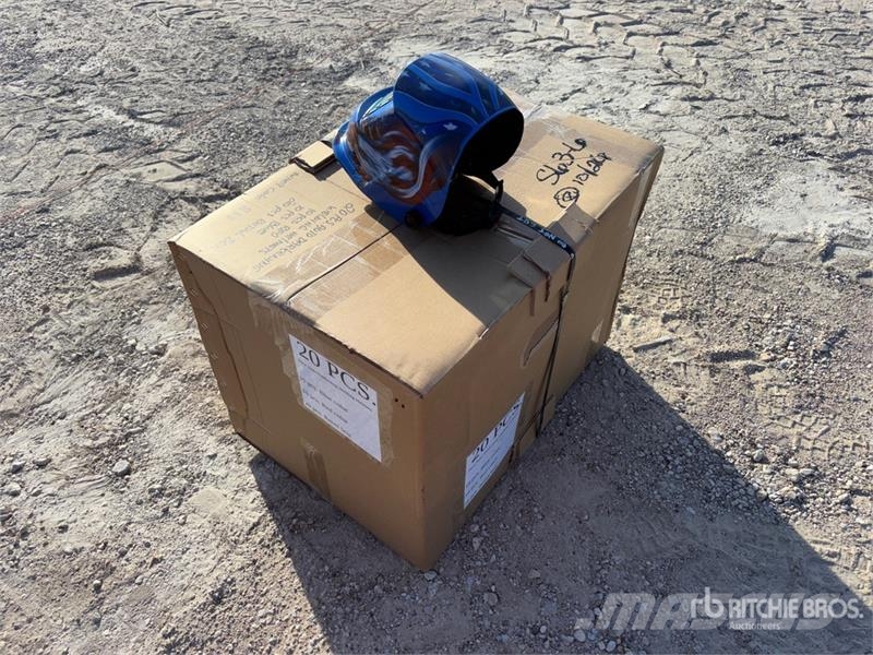  Quantity of (20) Auto Darkening Welding Helmets (U Ostale poljoprivredne mašine