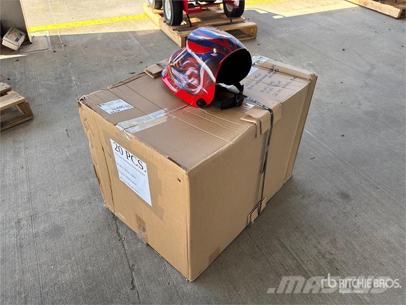 Quantity of (20) Auto Darkening Welding Helmets (U Outros componentes