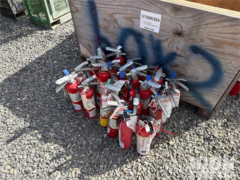 Quantity of (24) 2.5 lb Fire Extinguisher Andre komponenter