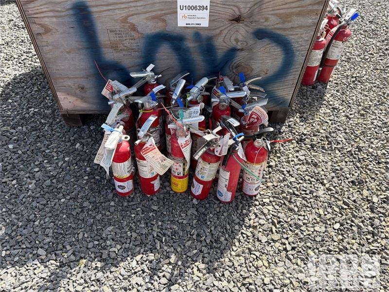 Quantity of (24) 2.5 lb Fire Extinguisher Andre komponenter