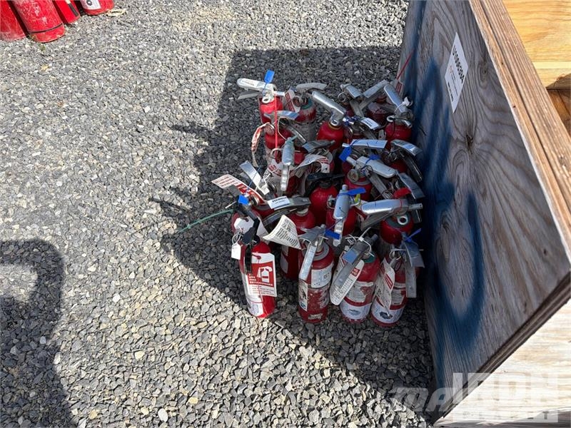 Quantity of (24) 2.5 lb Fire Extinguisher Andre komponenter