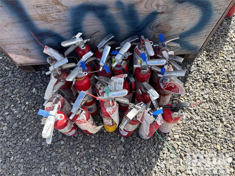 Quantity of (24) 2.5 lb Fire Extinguisher Andre komponenter