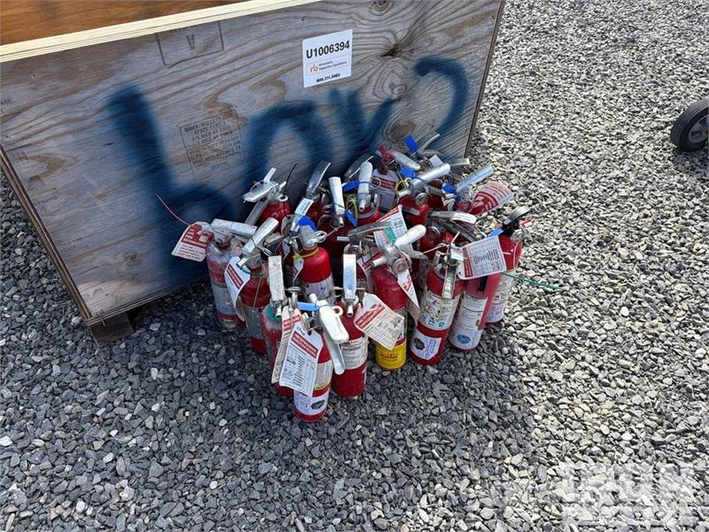 Quantity of (24) 2.5 lb Fire Extinguisher Andre komponenter
