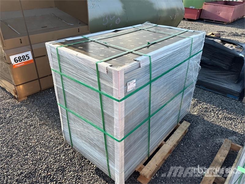 Quantity of (24) 41 Amp Solar Panels Costruzioni - Altro