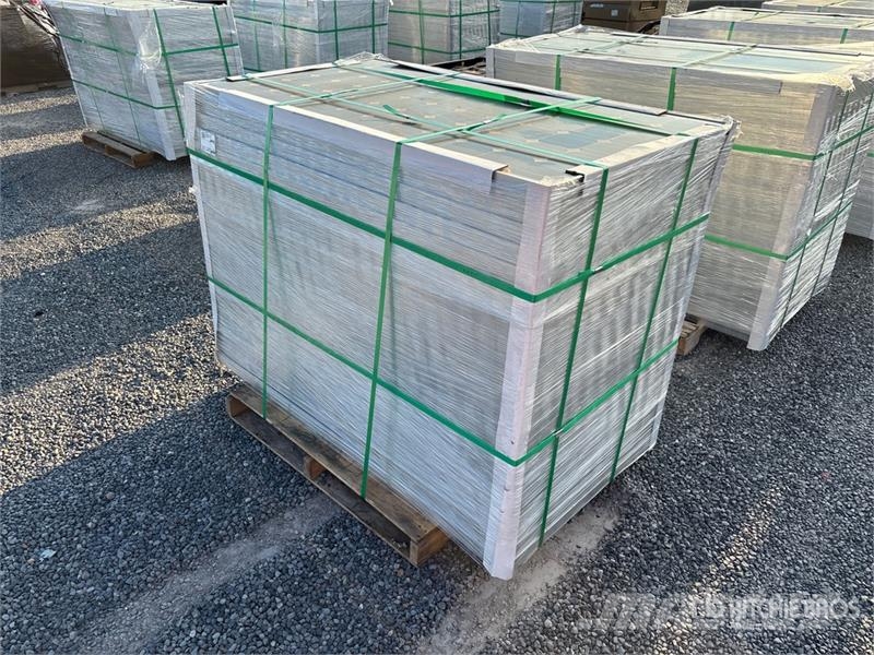 Quantity of (24) 41 Amp Solar Panels Costruzioni - Altro