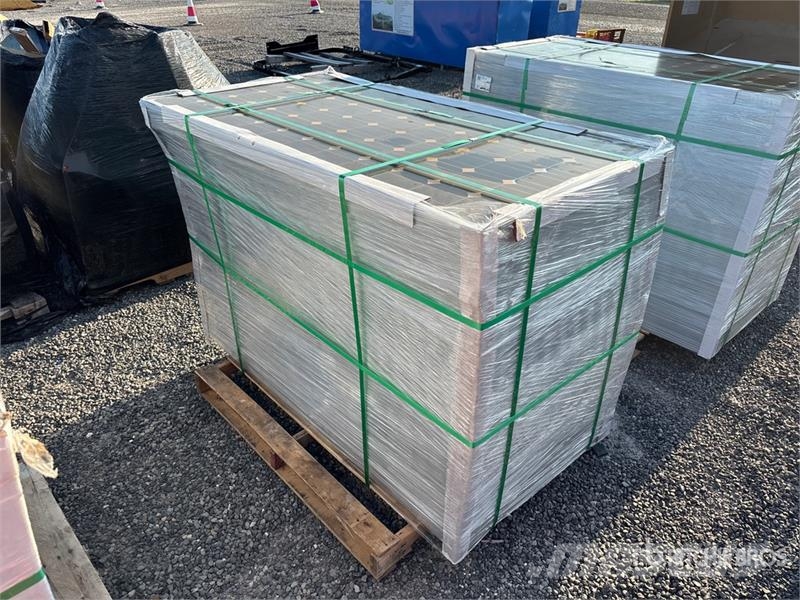 Quantity of (24) 41 Amp Solar Panels Costruzioni - Altro