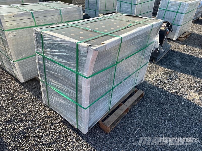 Quantity of (24) 41 Amp Solar Panels Construcción - Otros