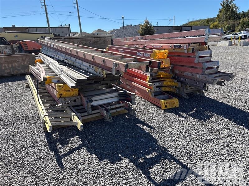 Quantity of (24) Ladder Lestve in ploščadi