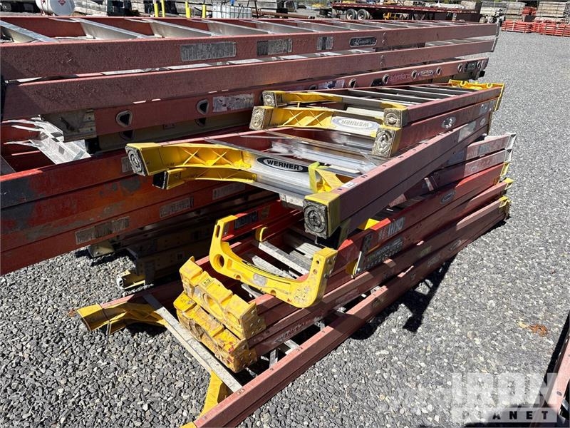 Quantity of (24) Ladder Lestve in ploščadi