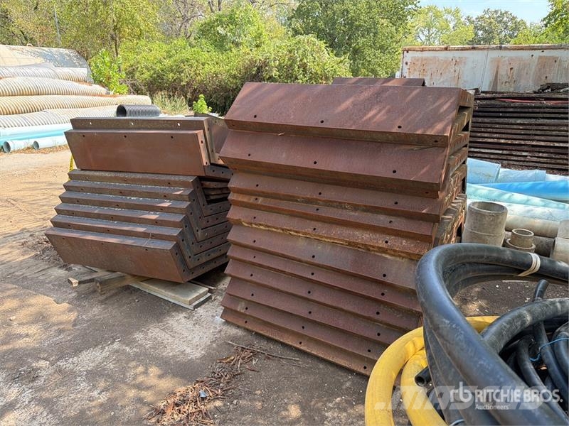Quantity of (24) Steel Concrete Forms 混凝土配件