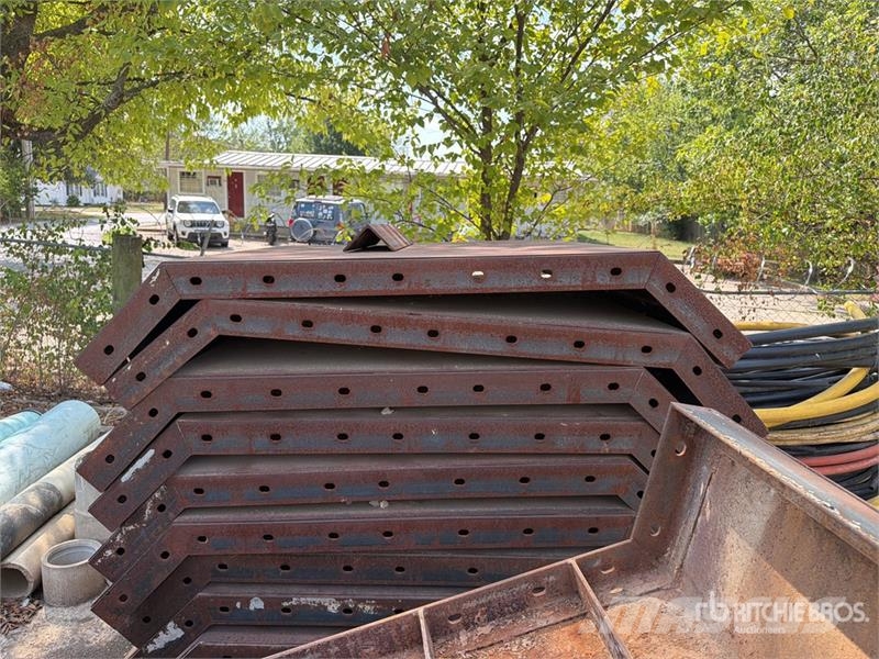 Quantity of (24) Steel Concrete Forms 混凝土配件