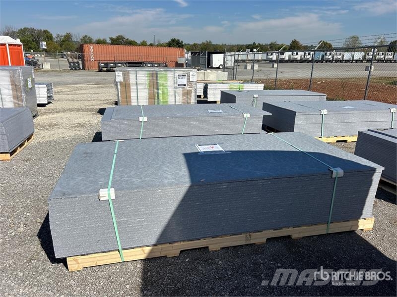 Quantity of (25) 4 ft x 8 ft LDPE 18mm Plastic She Outros componentes