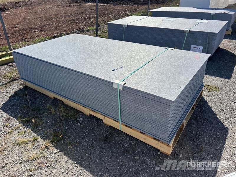 Quantity of (25) 4 ft x 8 ft LDPE 18mm Plastic She Outros componentes