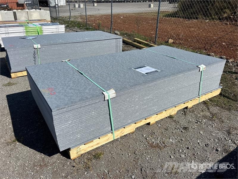 Quantity of (25) 4 ft x 8 ft LDPE 18mm Plastic She その他部品