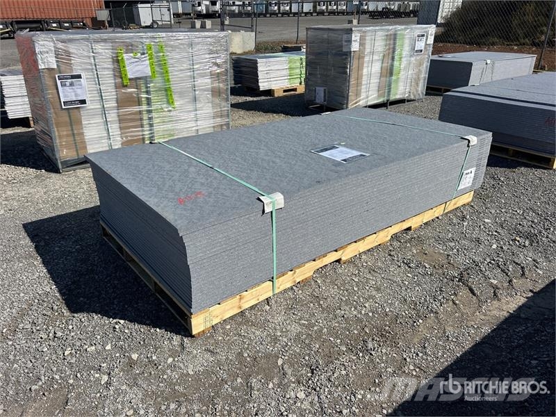 Quantity of (25) 4 ft x 8 ft LDPE 18mm Plastic She その他部品