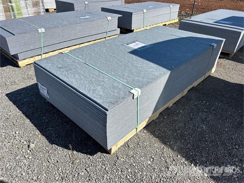 Quantity of (25) 4 ft x 8 ft LDPE 18mm Plastic She Outros componentes