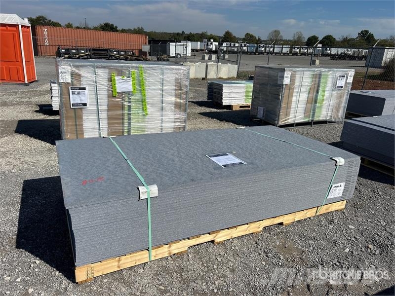 Quantity of (25) 4 ft x 8 ft LDPE 18mm Plastic She その他部品
