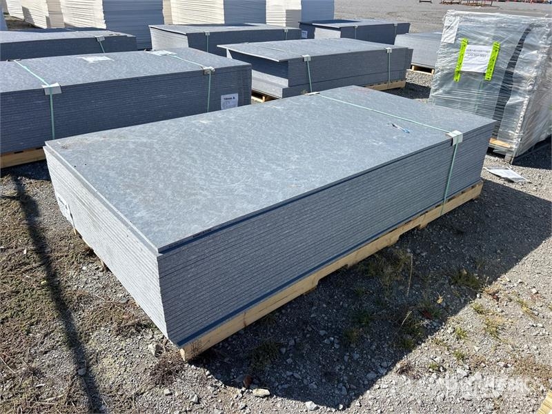 Quantity of (25) 4 ft x 8 ft LDPE 18mm Plastic She Outros componentes