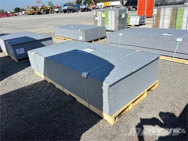 Quantity of (25) 4 ft x 8 ft LDPE 18mm Plastic She Outros componentes