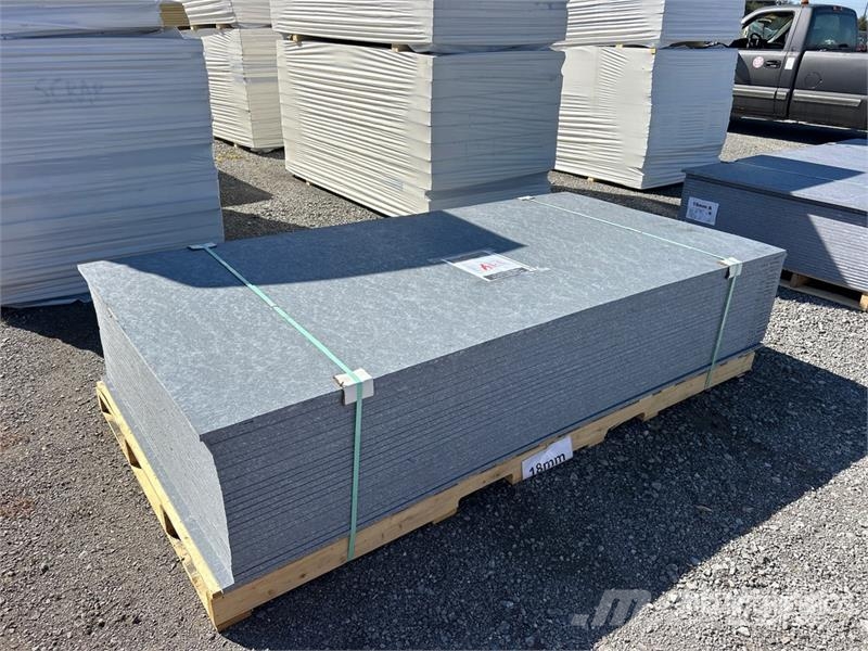 Quantity of (25) 4 ft x 8 ft LDPE 18mm Plastic She Outros componentes