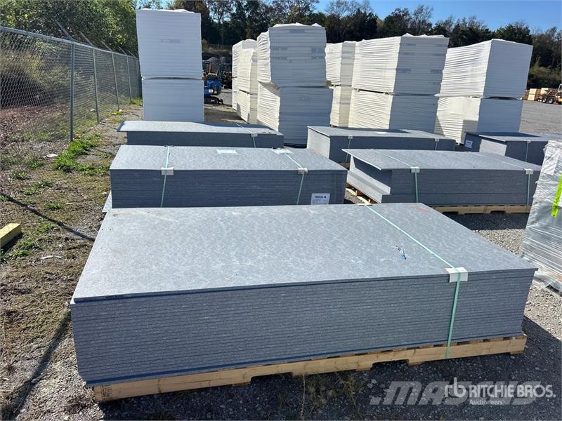 Quantity of (25) 4 ft x 8 ft LDPE 18mm Plastic She Outros componentes