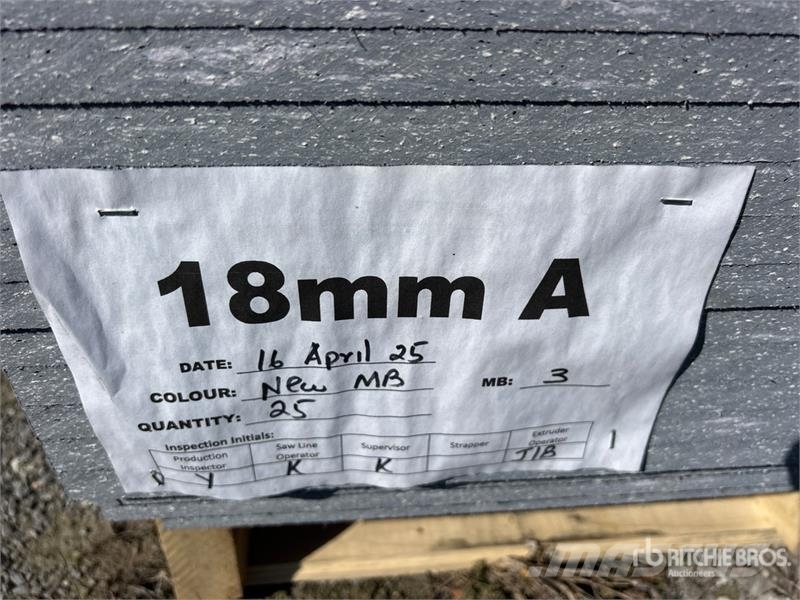  Quantity of (25) 4' x 8' LDPE 18mm Plastic Sheets  その他部品