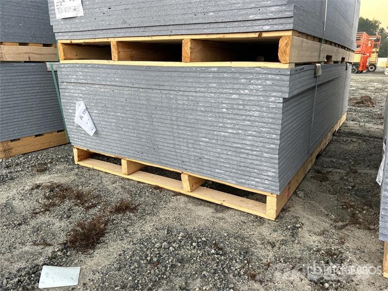Quantity of (25) 4' x 8' LDPE 0.71in Plastic Compo Andet tilbehør