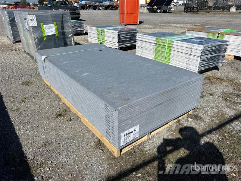  Quantity of (25) 4' x 8' LDPE 18mm Plastic Sheets  その他部品