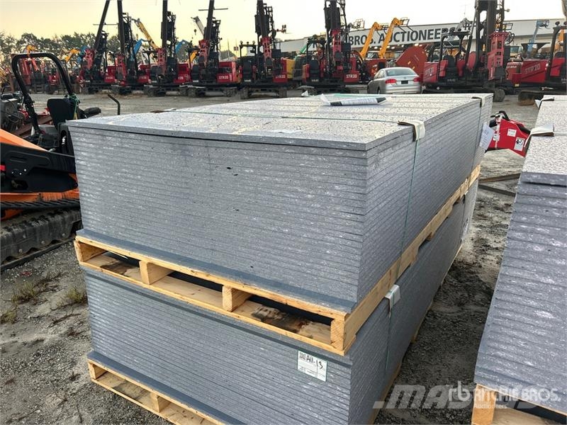 Quantity of (25) 4' x 8' LDPE 0.71in Plastic Compo Andet tilbehør