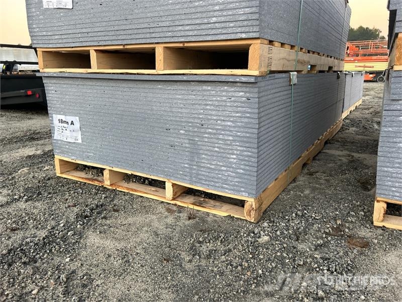 Quantity of (25) 4' x 8' LDPE 0.71in Plastic Compo Andet tilbehør
