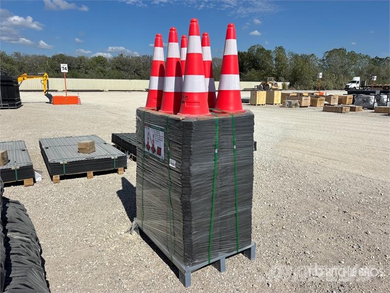  Quantity of (250)  KJ K2250 28 in Traffic Cones (U vamzdžių klotuvų buldozeriai