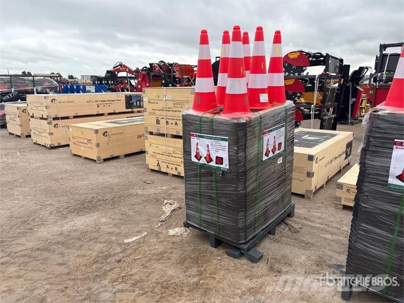  Quantity of (250)  KJ K2250 28 in Traffic Cones (U رافعات مد أنابيب