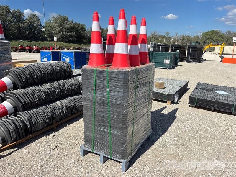  Quantity of (250)  KJ K2250 28 in Traffic Cones (U vamzdžių klotuvų buldozeriai