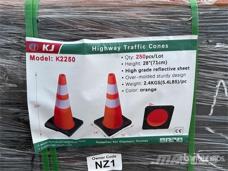  Quantity of (250)  KJ K2250 Traffic Cones (Unused) Buldožerji za polaganje cevi