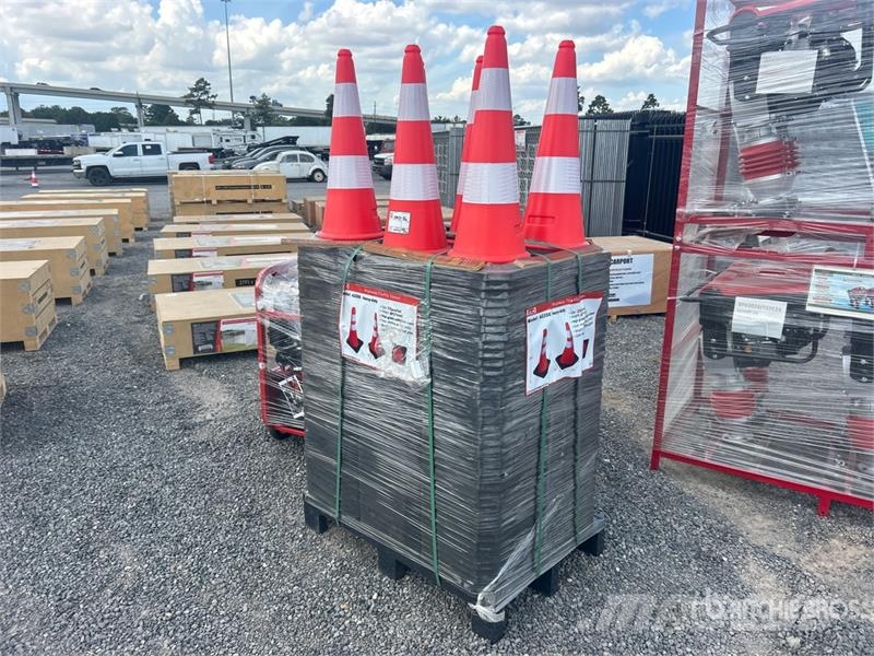 Quantity of (250) MTO A2250 Traffic Cones (Unused vamzdžių klotuvų buldozeriai